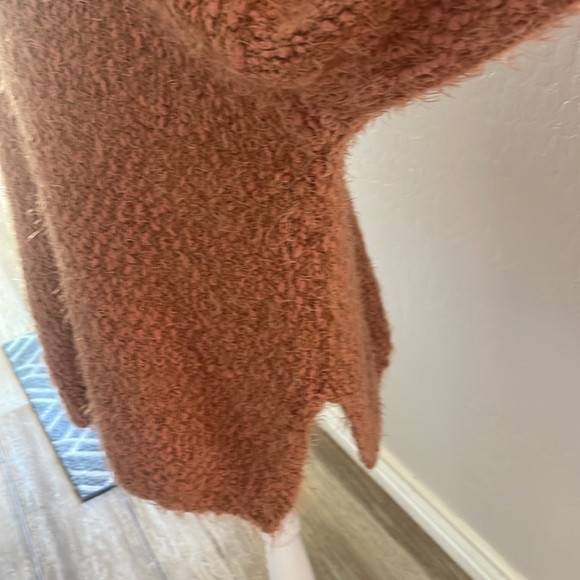 Juliana’s V-neck fuzzy soft sweater - Picture 2 of 8